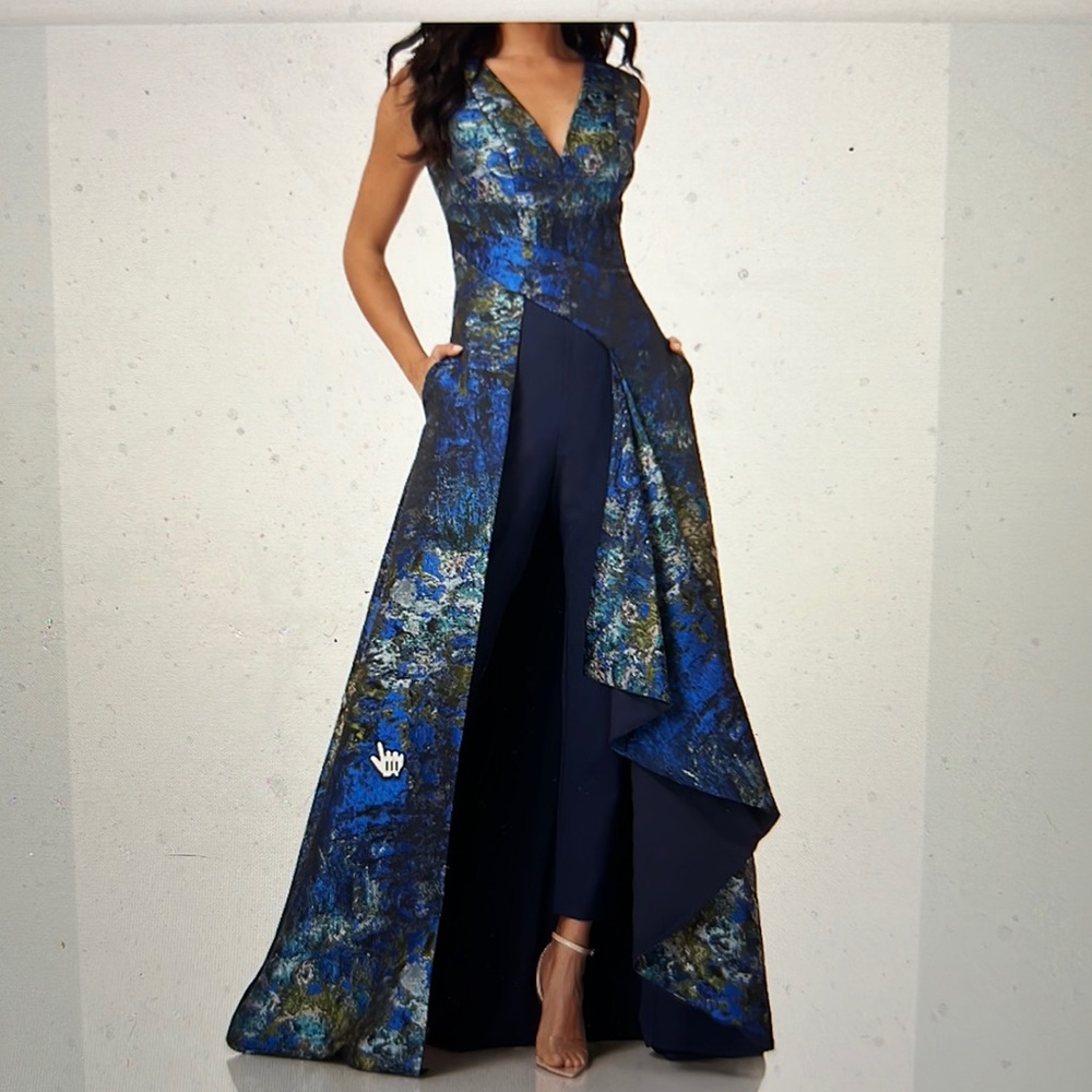 New and never worn! Kay Unger